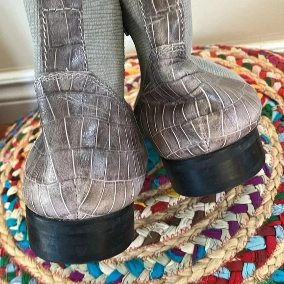 Dingo grey alligator  leather ankle boots - Picture 3 of 8